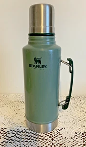 Stanley Classic 2QT 1.9L Thermos Stainless Steel Hammertone Green Vacuum Bottle - Picture 1 of 6