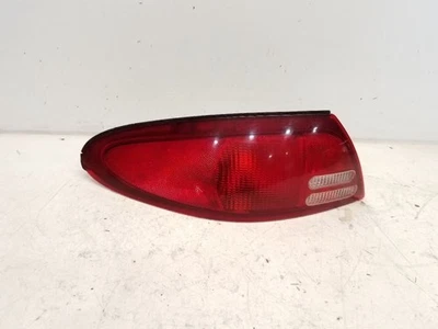 Luz trasera izquierda para conductores Ford Escort 1998-02 (sedán) - cuarto de montaje Foto 1 de 4