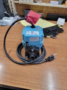 Little Giant Tauchpumpe 2E-38N (502203) Kunststoffschutz fehlt. - Bild 1 von 4