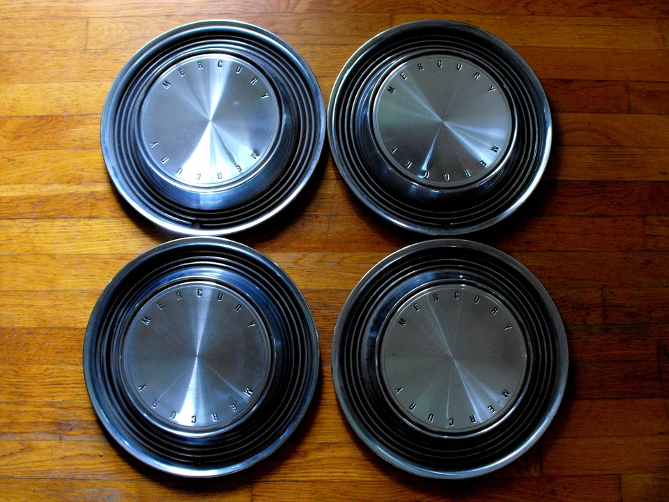 Tapacubos ciclón Mercury Montego 14" NOS 1970 o 1971 Foto 1 de 1