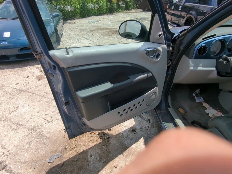 2007 Chrysler Pt Cruiser Front Left Driver Interior Door Panel Trim MWKPG - Image 1 of 1