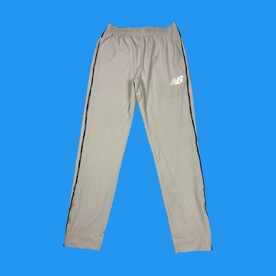 Pantalones de chándal New Balance para hombre con logotipo S a rayas forrados de malla marfil Foto 1 de 4