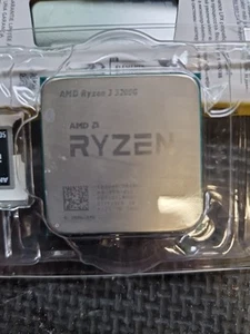 Processeur AMD Ryzen 3 3200g - 3,5 GHz Quad-Core (YD3200C5FHBOX) - Photo 1/2