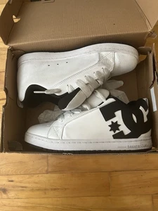 DC Court Graffik Shoes White Size 9.5 Low Top Men’s - Picture 1 of 9