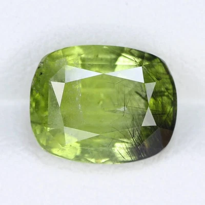 Impresionante cojín perfecto de 4,36 quilates 10,4 x 8,4 mm 100 % natural verde peridoto de Pakistán Foto 1 de 4