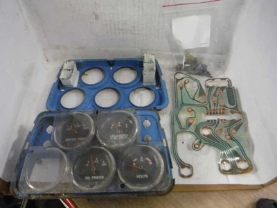 Chevrolet Corvette 1977 medidores de presión de aceite, voltaje de combustible y temperatura del agua Foto 1 de 4