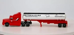 Maisto Highway Hauler Dino Petroleum Tanker Ford Aeromax Semi-Truck 1:64 Scale - Picture 1 of 12