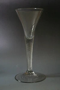 18TH CENTURY AIR TWIST WINE GLASS - CIRCA 1770 - Picture 1 of 4