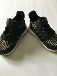 Adidas (2017) Kleinkind Junge Größe 5K RapidaRun Turnschuhe - Bild 1 von 10
