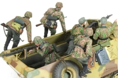 1/16 Resin Figure Model Kit German Soldier Crew NO Armored Vehicle WW2 Unpainted - Image 1 of 3