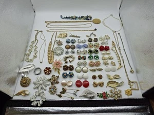 Vintage Lot of Clip On Earrings And More Beaded Cluster, Sarah Cov., Japan, Hong - Bild 1 von 10