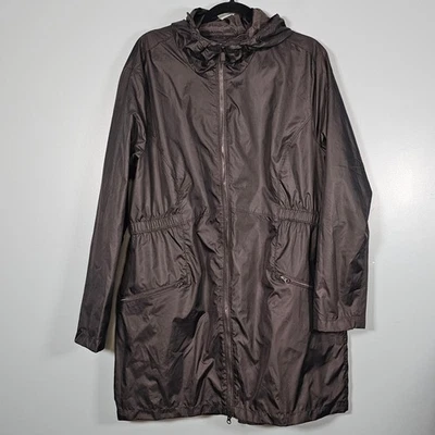 Chaqueta de lluvia ligera negra con capucha Kirkland Signature para mujer talla XL Foto 1 de 4