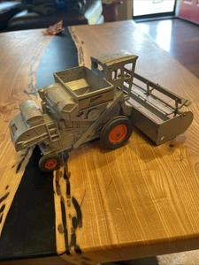 Allis-Chalmers gleaner Metal toy harvester - Picture 1 of 12