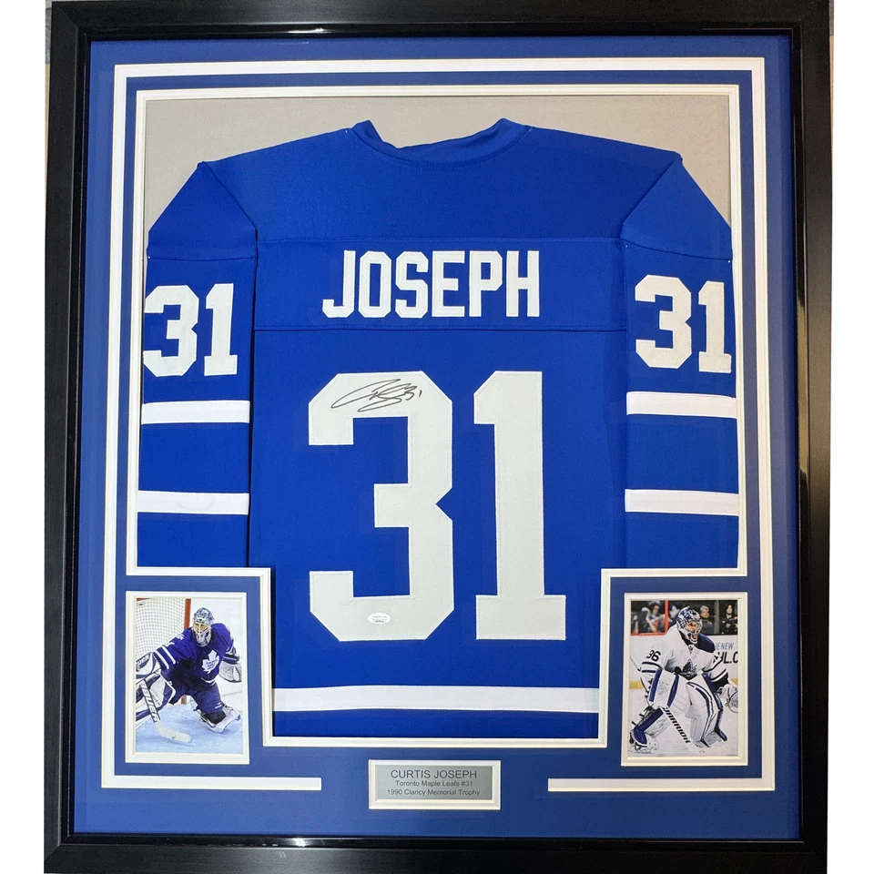 Camiseta deportiva de hockey azul Toronto 35x39 Curtis Joseph enmarcada autografiada/firmada certificado de autenticidad JSA Foto 1 de 2