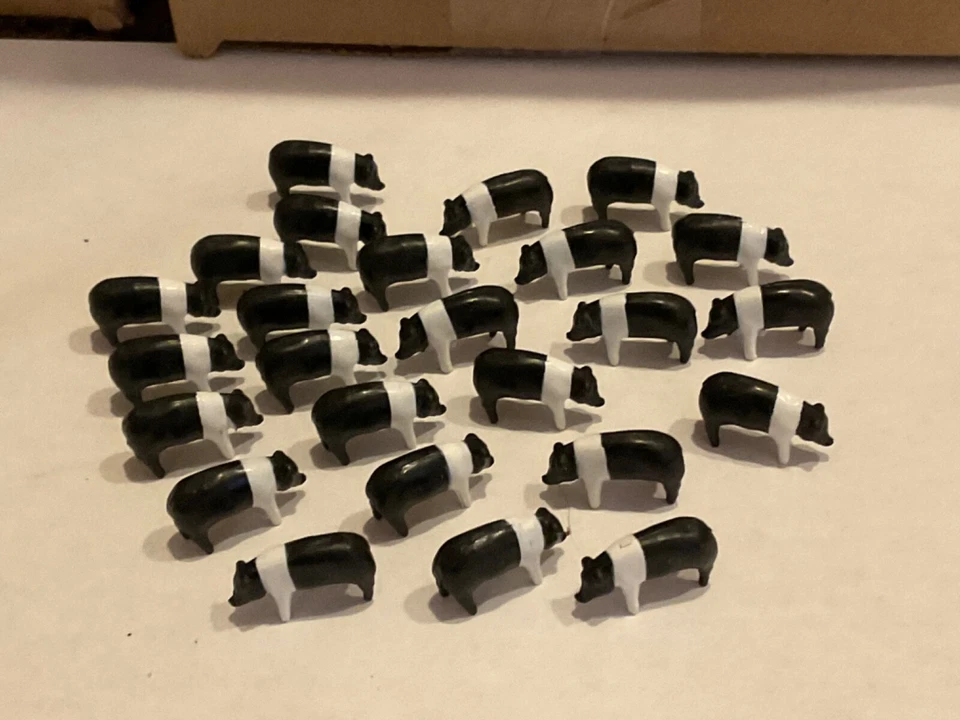 ERTL 1:64 1/64 Cerdos Cerdos Blanco y Negro Lote de 25 animales para diorama Foto 1 de 1