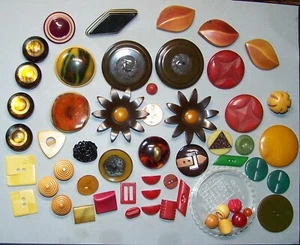 Vintage Colorful Buttons Early Plastics Lots of Designs - Picture 1 of 6