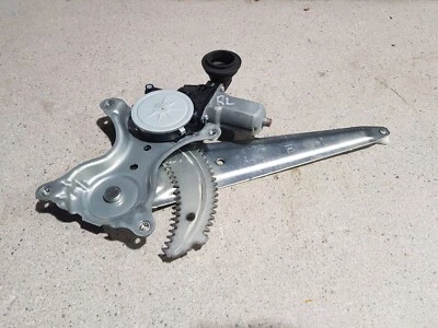 Toyota Rav4 MK4 2016 regulador de ventana trasera motor lado del pasajero Foto 1 de 3