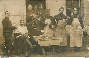Photographie - Militaires en permission se mettant en scène - Carte Photo - Mili - Foto 1 di 2