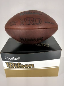 Publicidad de whisky canadiense Windsor de fútbol profesional Wilson vintage hecha en EE. UU. - Imagen 1 de 13