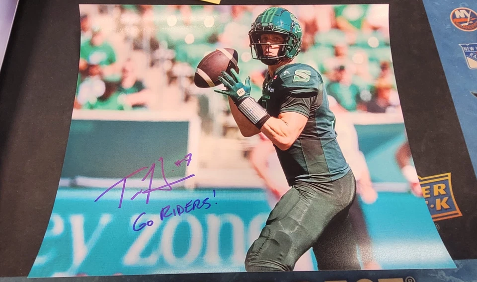 FOTO 8X10 AUTOGRAFIADA CON INSCRIPCIÓN DE TREVOR HARRIS SASKATCHEWAN ROUGHRIDERS Foto 1 de 1