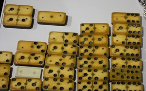 Antique Royal Games Travel Game Set - 28 Bakelite Dominoes, See description - Picture 1 of 11