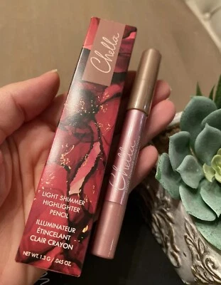 NEW CHELLA LIGHT SHIMMER HIGHLIGHTER PENCIL .045 OZ LIGHT SHIMMER VEGAN NIB - Image 1 of 4