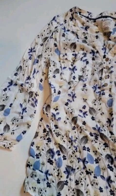 Ladies Mantaray  3/4 Sleeved Blouse Top Floral Patterning.  Size 10. Nice Shirt - Image 1 of 4