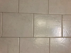 Caja cerámica remodelación de pared de ducha brillante con baches 8x10 Laufen caja de 28 azulejos - Imagen 1 de 3