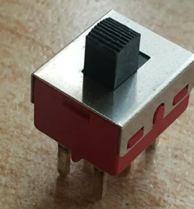 1201M2S3CQE2 - Interruttore a scorrimento DPDT 6A 120V foro passante Z3097 - Foto 1 di 5