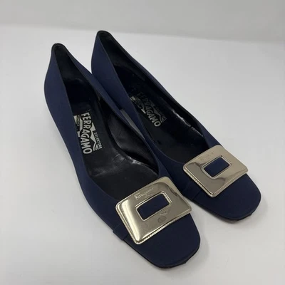 Zapatos de salón Salvatore Ferragamo Italia azul marino hebilla dorada para mujer talla 8 Foto 1 de 4
