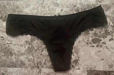 NWT GILLY HICKS by HOLLISTER MEDIUM SMOOTH THIN BLACK FLORAL LACE THONG PANTIES - Image 1 of 4