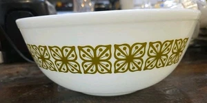 Vtg Large Pyrex 4-qt. Autumn Floral Green Verde Mixing Bowl - Picture 1 of 5