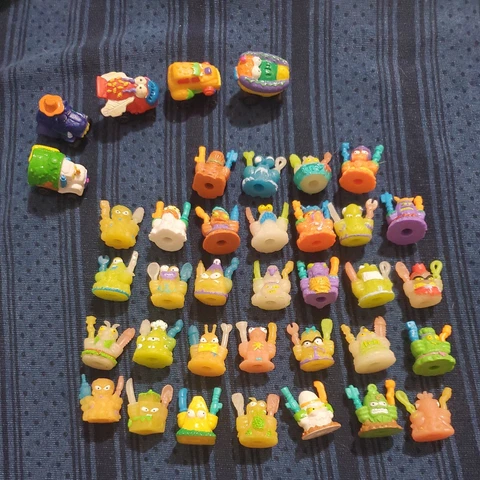 32 lot Moose Fighting TRASHIES Toys Figures Squishies & 5 trashies cars 37 total Cover