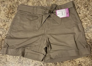 Gloria Vanderbilt Women's Mid Rise Shorts Tan Size 6 Stretch Belt - Picture 1 of 3