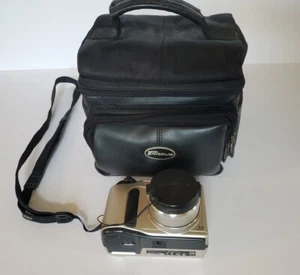 Olympus CAMEDIA C-720 Ultra Zoom 3.0MP Digital Camera Silver W/ Case TESTED - Picture 1 of 11