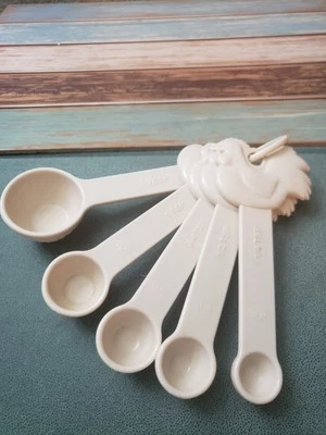 Vintage 5 piece nesting rooster measuring Spoon Set Rustic Country Farm Country - Image 1 of 4