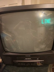 Toshiba Tv 19'' MV19K2R TV VCR CRT Works Amazing No Remote - Picture 1 of 8