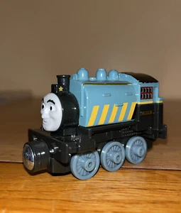 PORTER ! THOMAS FRIENDS TRAIN Diecast TAKE ALONG N PLAY ROUND MAG FISHER PRICE - Picture 1 of 10