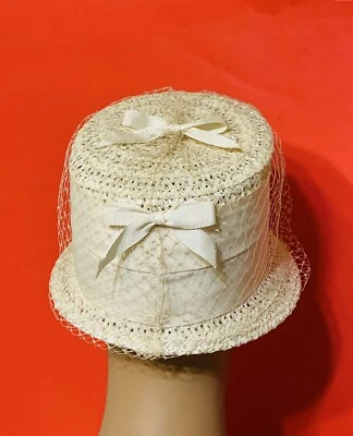 Sombrero de verano Cloche marfil/blanco con red de colección años 50 para dama Foto 1 de 4