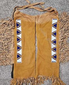 Leggings de vaquero con gorra de cuero sioux con cuentas de indios americanos - Imagen 1 de 3