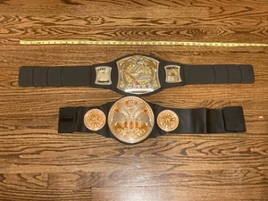2005 Jakks Pacific WWE Championship "Spinner" & Tag Team Belt Lot Raw Kids Toy - Bild 1 von 13