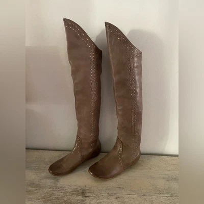 Botas de couro D-Segno cinza cravejadas "Sofia" acima do joelho tamanho 8 - Imagem 1 de 4