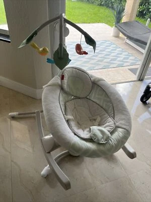 FISHER-PRICE 4 MOTION CUNA 'N SWING CON CONEXIÓN INTELIGENTE, BLANCO/GRIS *PAQUETE ANGUSTIADO Foto 1 de 4