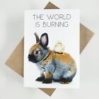 Carte de Pâques The World Is Burning | Humour noir lapin | Chick de comédie sèche