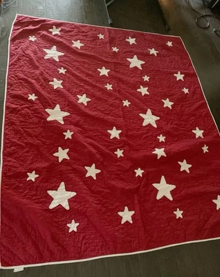 Edredón Pottery Barn Shining Star rojo granate niños 82”X 70” Foto 1 de 4
