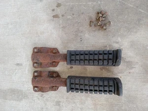 1981 HONDA ATC200 oem footpegs foot pegs rests rubber covers - Bild 1 von 8