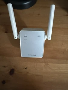 NETGEAR WiFi Range Extender AC750 (EX3700) Dual-Band + Ethernet - Picture 1 of 2