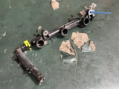 DF 30 25 hp Suzuki FUEL RAIL DELIVERY PIPE 15750-94L00 HOSE four stroke 2015-24 - Image 1 of 2