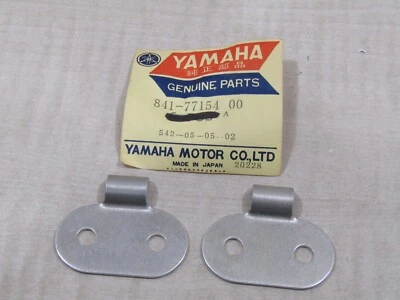GENUINA YAMAHA NOS RESPALDO 2 PLACAS 841-77154-00 GP SL 246 292 338 433 TL433 GS300 Foto 1 de 2