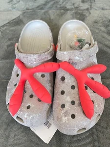 Crocs X STAPLE Collaboration Hombres 12 Acera Lujo Clásico - ¡Pies de Pollo! - Imagen 1 de 7